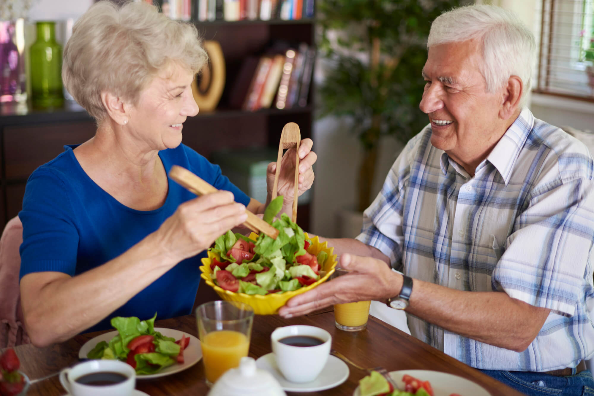 senior_couple_with_Holistic_Implants_in_Palm_Beach_Gardens_eating_salad
